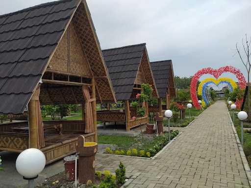 Kafe & Resto Pandawa 7