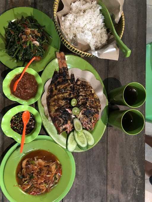 Pondok Makan Nelayan 1