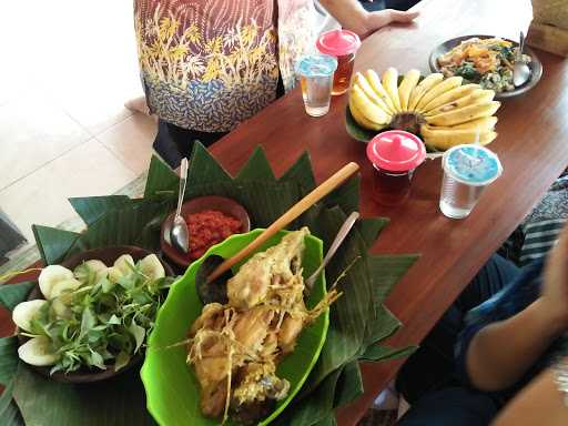 Joglo Mekarsari Resto & Cafe 9