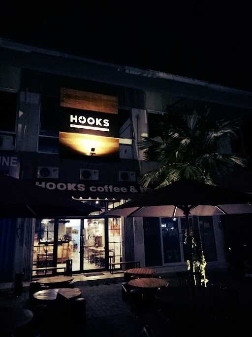 Hooks Coffee & Bar 8