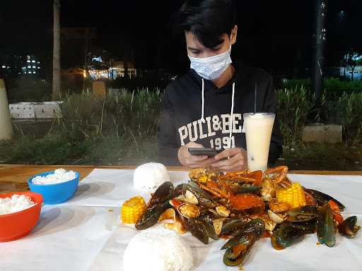 Seafood Lampu Merah 3