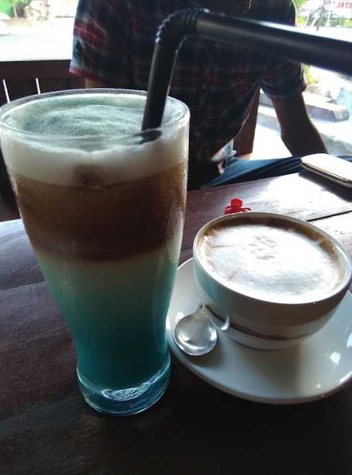 Warung Coffee & Tea Free Wifi 1