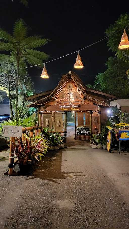 Kampung Daun Culture Gallery & Cafe 9