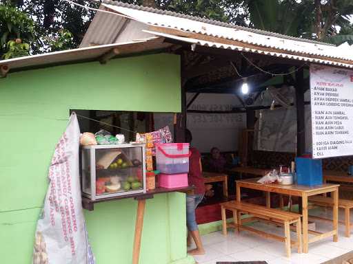 Saung Pojok Sederhana 8