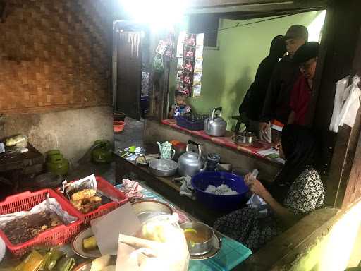 Warung Bi Masni Nasi Uduk 4