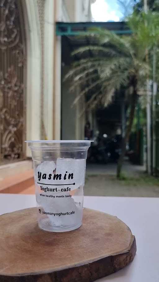 Yasmin Yoghurt Cafe 10