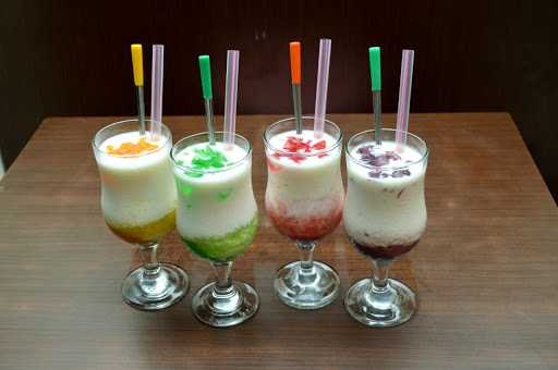 Yasmin Yoghurt Cafe 6