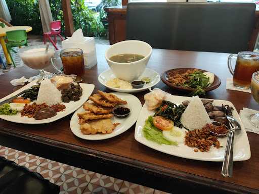 Palm Ethnic Resto 7