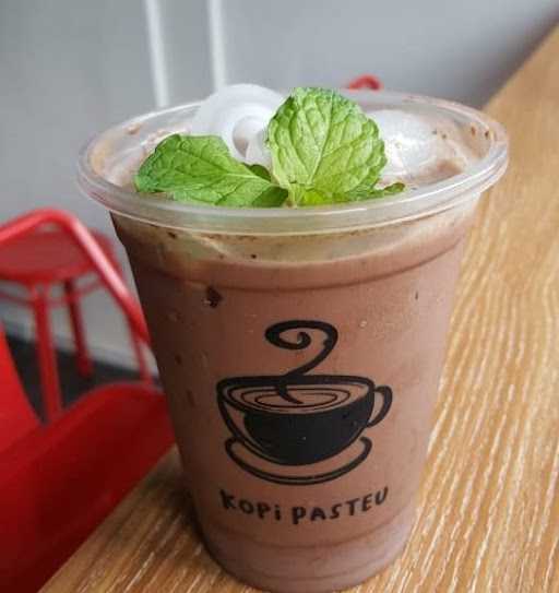 Kopi Pasteu Cilandak 8