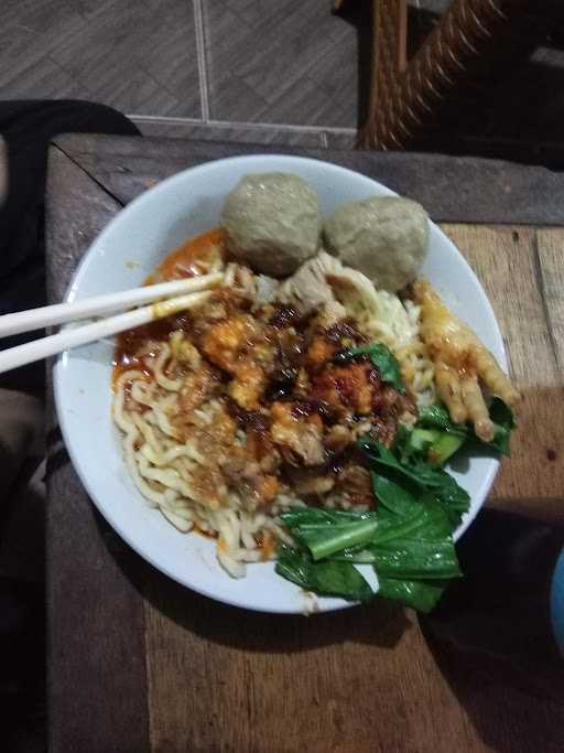 Bakso & Mie Ayam Tiqma Kebagusan 9