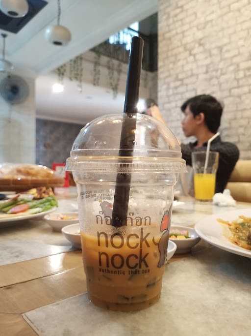 Nock Nock Caffe & Bistro 8