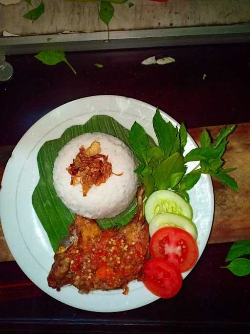 Warung Pecel Lele Pohon Mangga 4