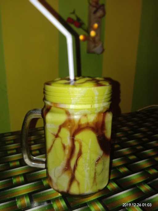 Warung Pecel Lele Pohon Mangga 3