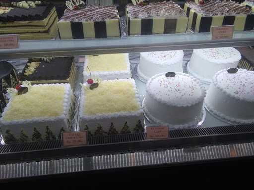 D'Almonde Cake & Bakery 6