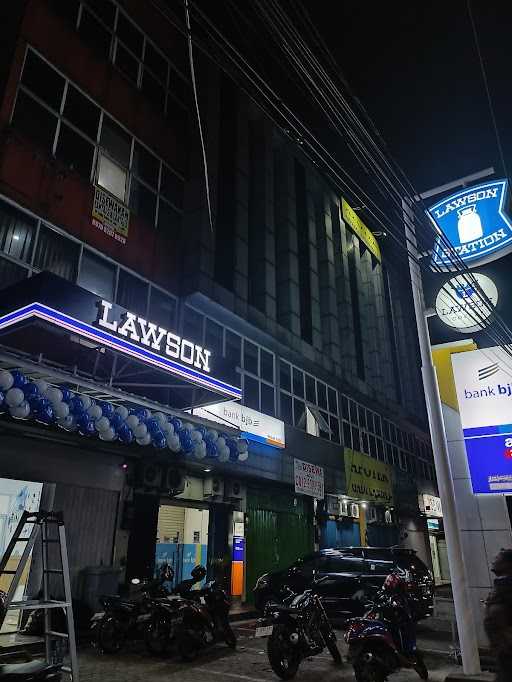 Lawson Pasar Rebo 8