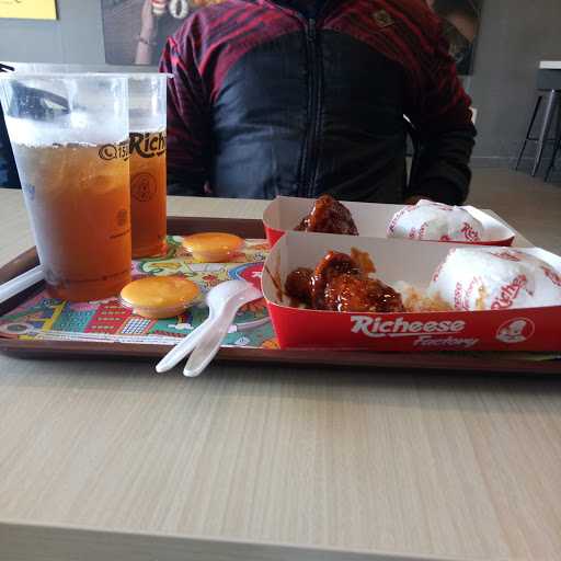 Richeese Factory - Mall Graha Cijantung 9