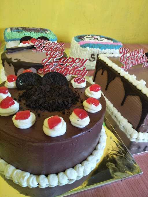 Mama Lingga Fresh Homemade Cake & Pastry 3