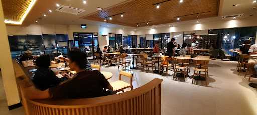 Starbucks - Grand Batavia 5