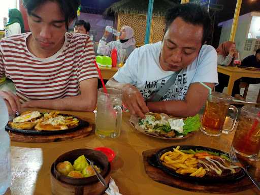 Kampoeng Kuliner Bumi Indah 4