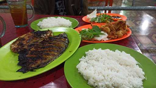 Rajawali Seafood Pasar Kemis 7