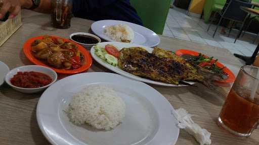 Seafood Sederhana 88 9