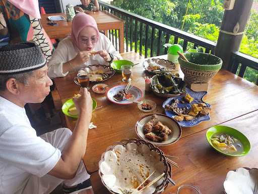 Rumah Makan Saung Cibenda 7