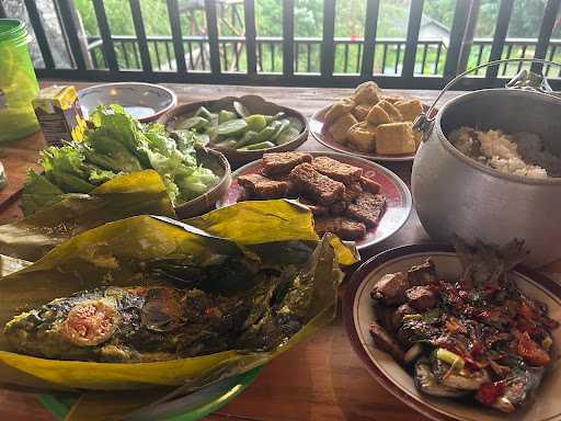 Rumah Makan Saung Cibenda 6