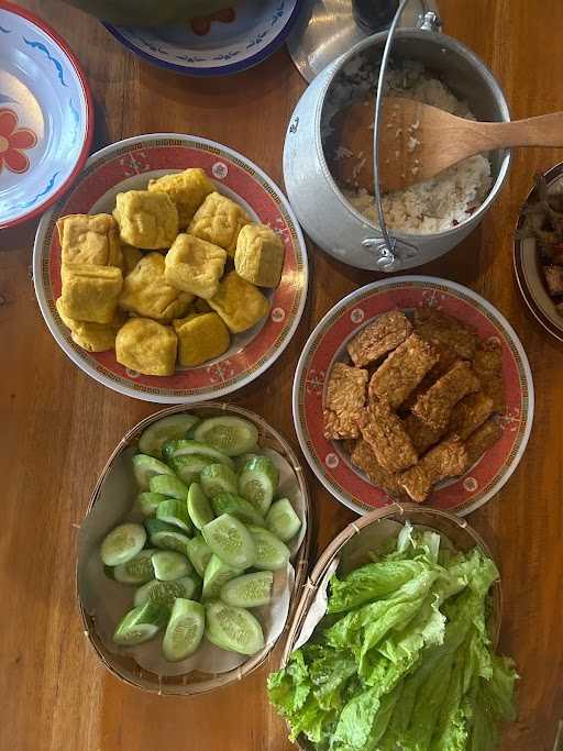 Rumah Makan Saung Cibenda 4