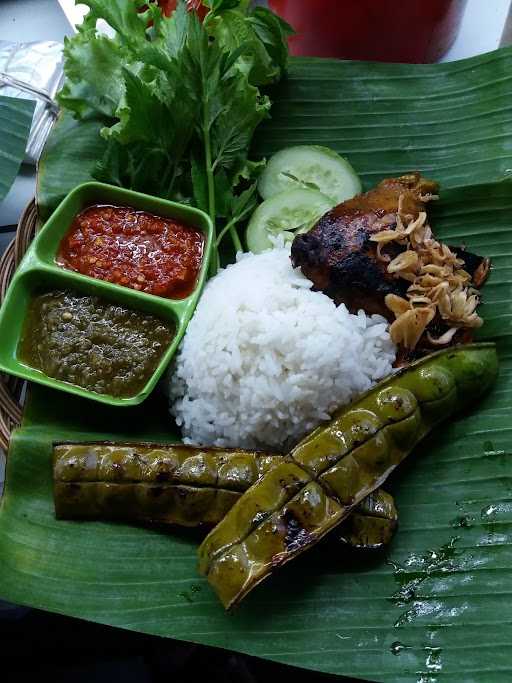 Saung Lesehan Layung Sari 1