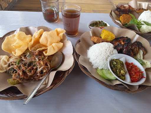 Saung Lesehan Layung Sari 5