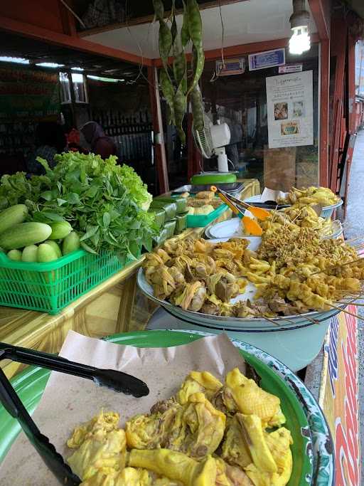 Goreng Ayam Dadakan Pak Nana Kumis 6