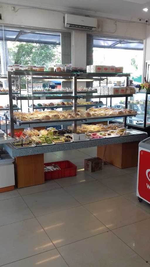 Joy Bakery Alun-Alun Pati 10