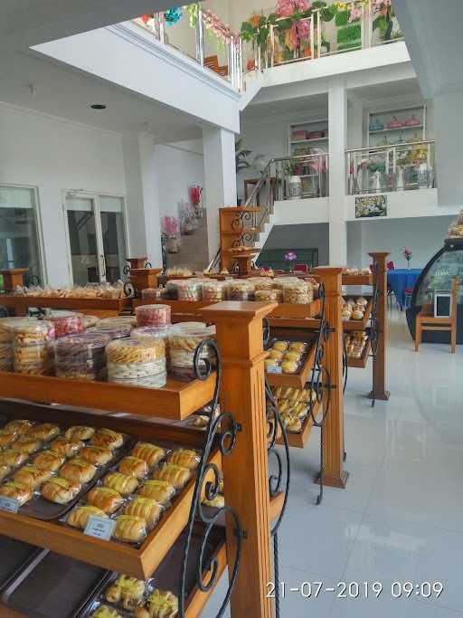 Willtop Snack And Bakery 9