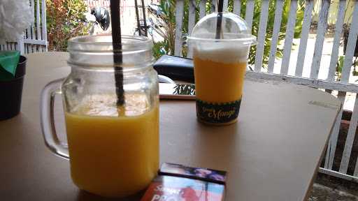 Omah Uwoh Fruit & Juice Bar 4