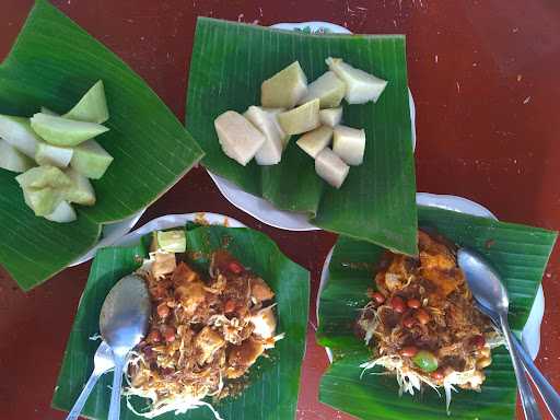 Lontong Tahu Campur Dhe Jan 7