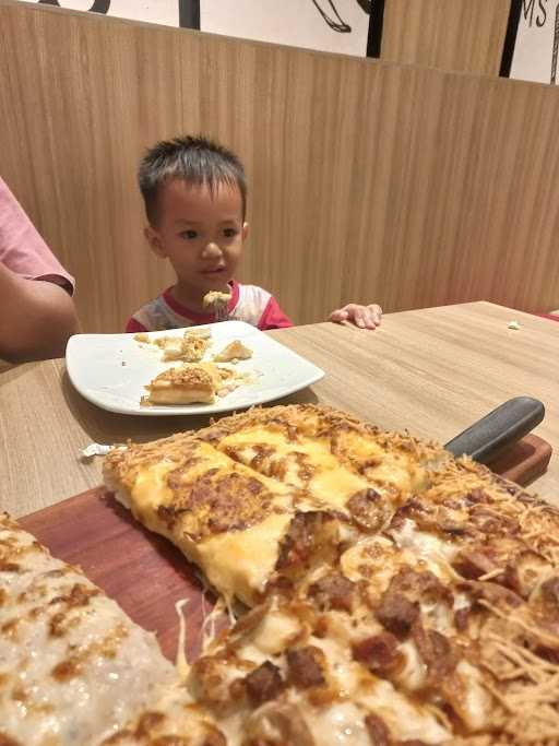 Pizza Hut Restoran 4