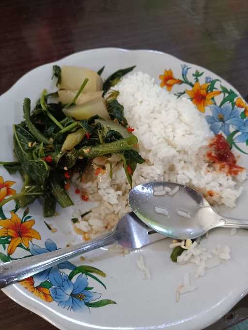 Warung Makan Bu Sarah 5