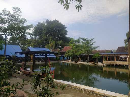 Wisata Sendang Sani Resto 9