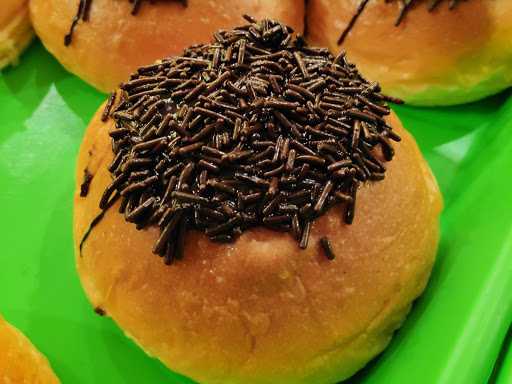 Donat-Roti Ciliwung 5