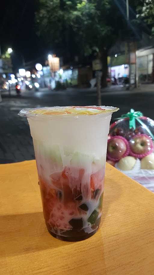 Jus & Salad Buah Pelangi Sudirman 2