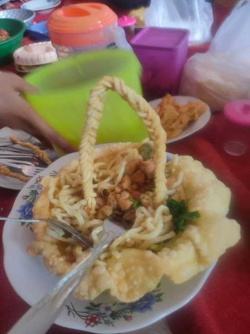 Warung Pojok Bu Misrat 4