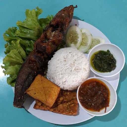 Rumah Makan Monggomampir 4