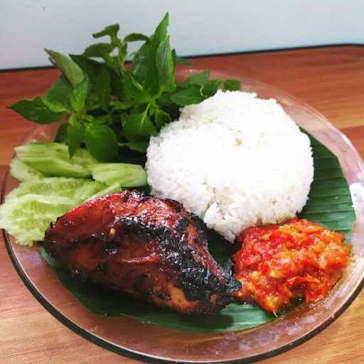 Rumah Makan Monggomampir 9