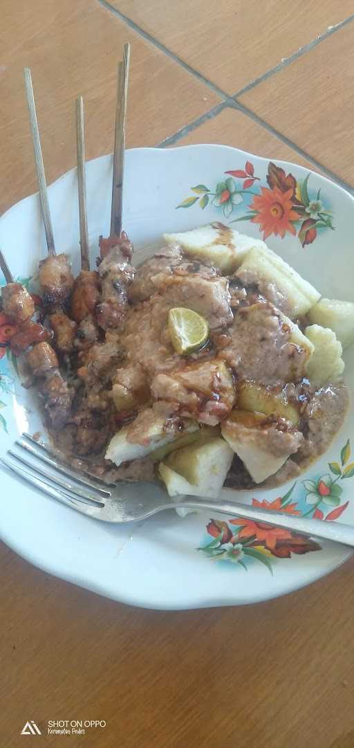 Sate Dan Ayam Goreng Fahza 1