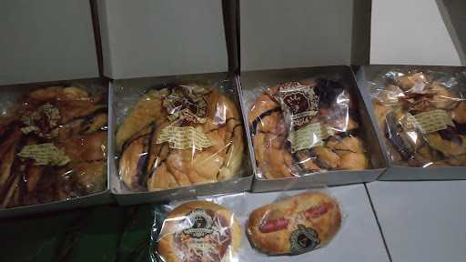 Giraf Bakery Tlogosari 6