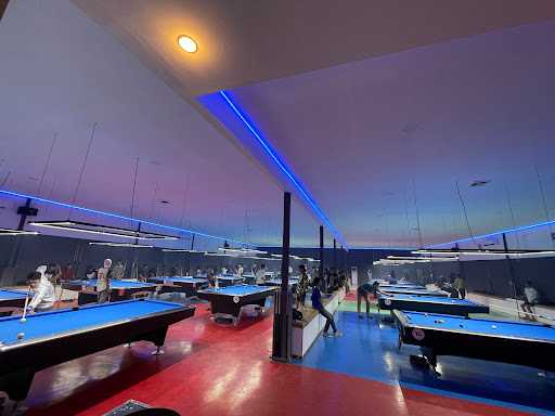 Maximal Cafe & Pool 7