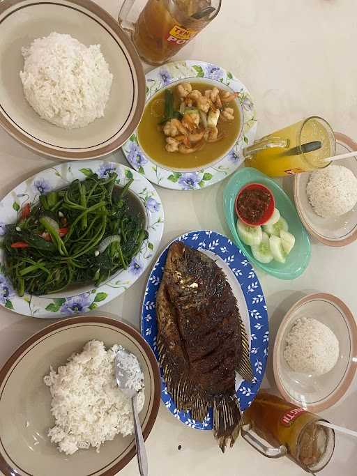 Pondok Ikan Bakar Dan Seafood Simon 10