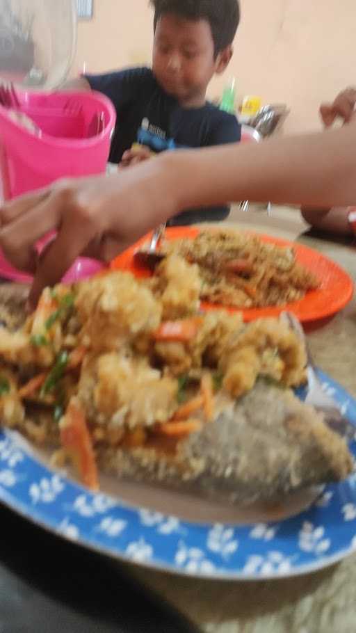 Pondok Ikan Bakar Dan Seafood Simon 9