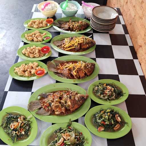 Rumah Makan Seafood Lik Siti' 8