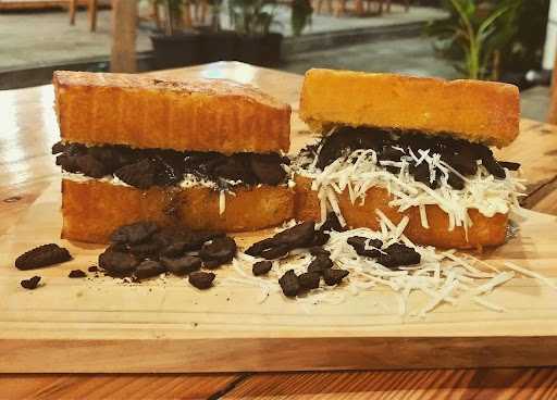 Biar Gendut Bolu Bakar & Pangsit Goreng 7